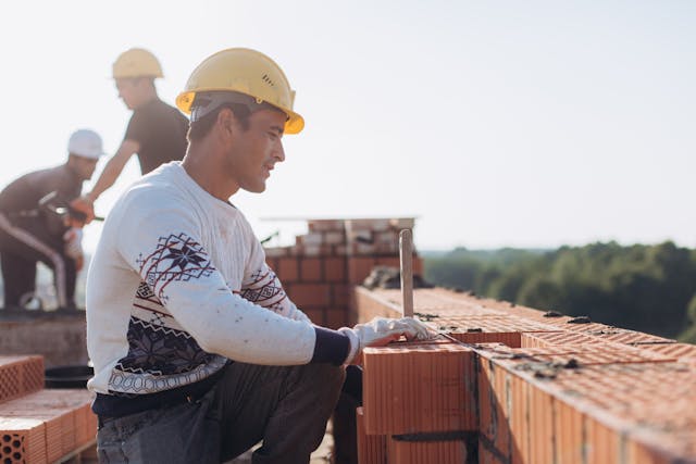 PPE for Masonry: Must-Have Gear for Bricklayers & Masons